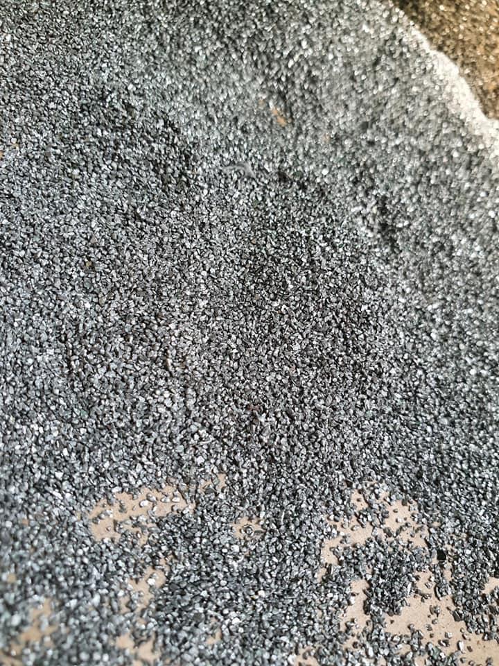 Nous projetons des particules abrasives de qualité pour éliminer les impuretés sur vos surfaces et les préparer à un traitement ultérieur.